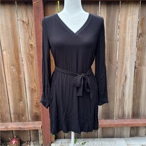 Comptoir des cotonniers- Elegant Black V-Neck Dress